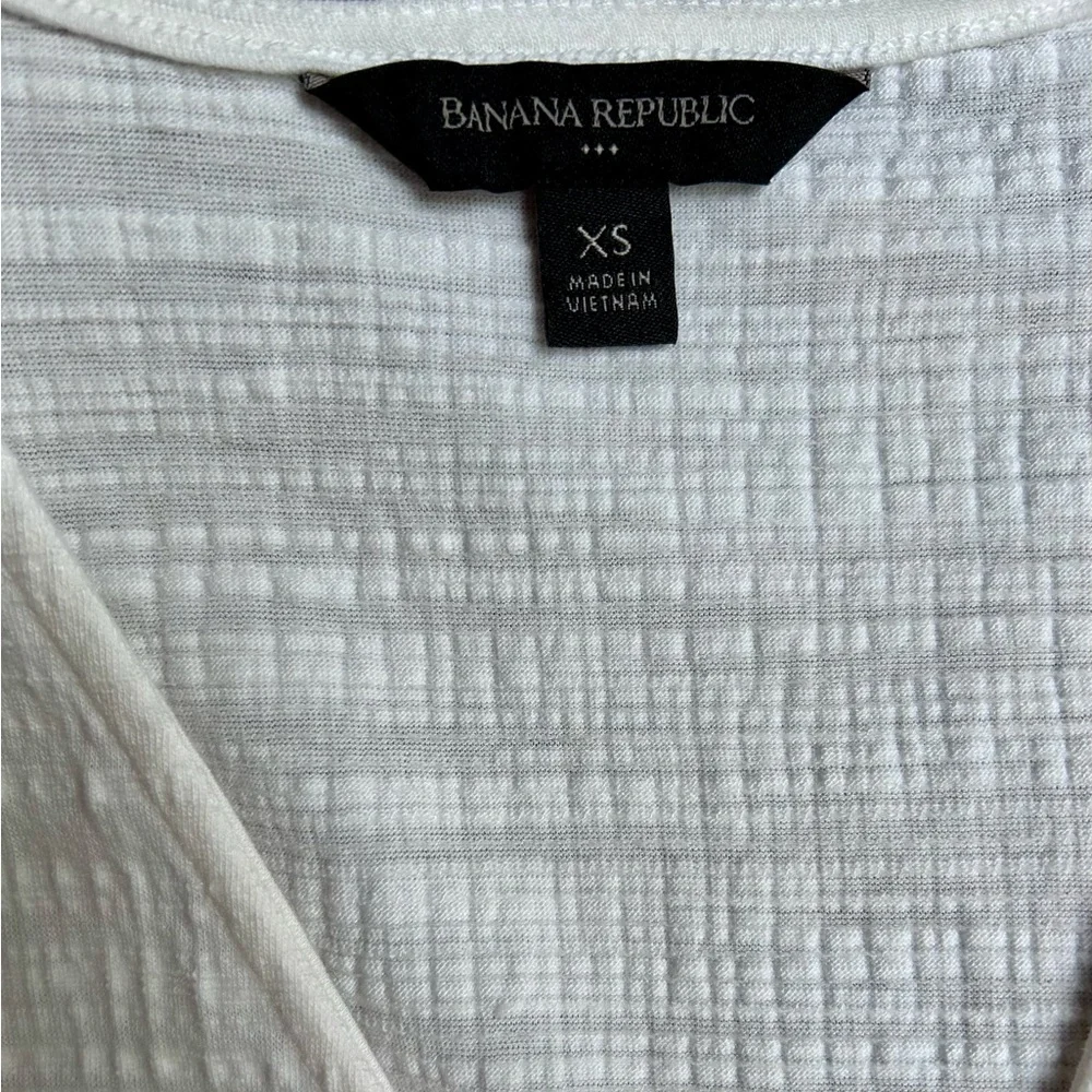 Banana Republic Women's Off White Sleeveless Casual Wrap Top - Picture 3 of 7